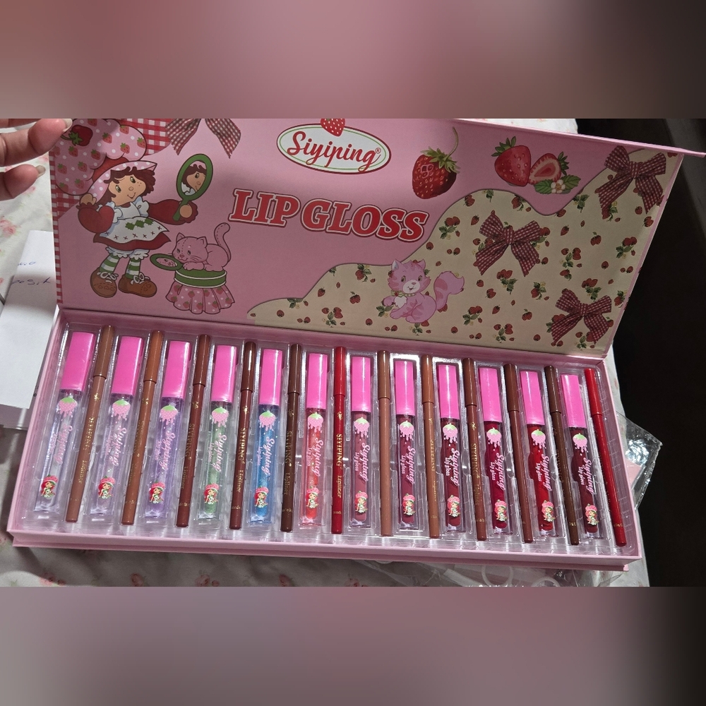 Siyiping Lip Gloss Set with Pink and Brown Shades